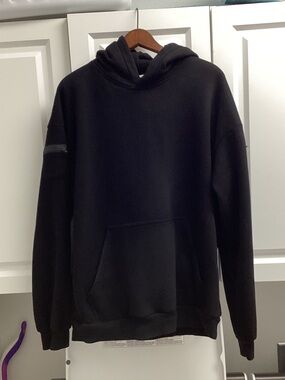 Men's Black Pullover Hoodie - Classic Casual Sweatshirt